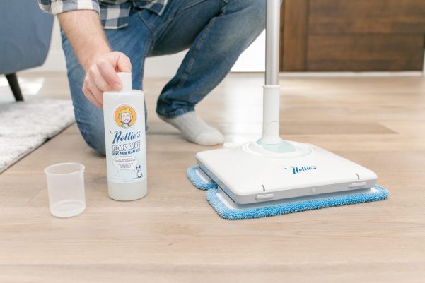 Nellie's WOW Mop - Self Oscillating and Spraying Floor Cleaner