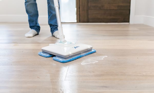 Nellie's WOW Mop - Self Oscillating and Spraying Floor Cleaner