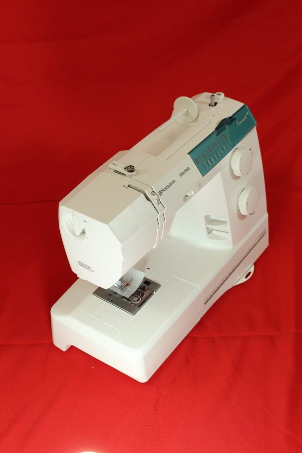 Husqvarna Viking Emerald 118 Sewing Machine