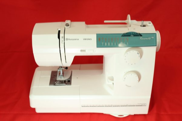 Husqvarna Viking Emerald 118 Sewing Machine